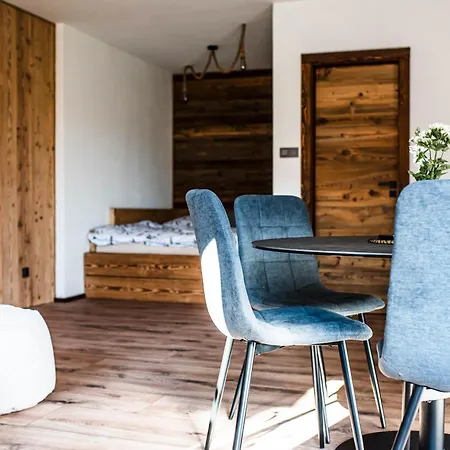 Zeme Apartment